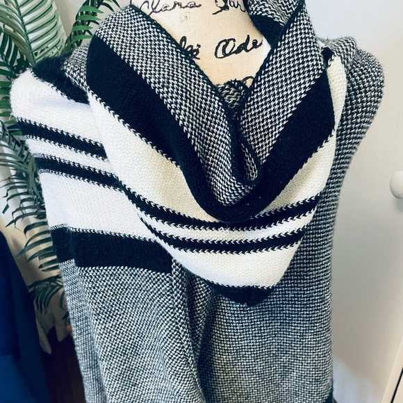 Black Monochrome Striped Hooded Poncho - Picture 11 of 12